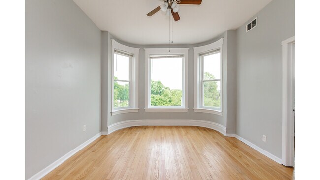 Foto del edificio - 3131 W Augusta Blvd