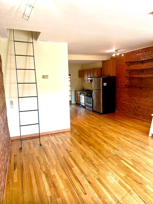 Foto del edificio - 421 E 119th St