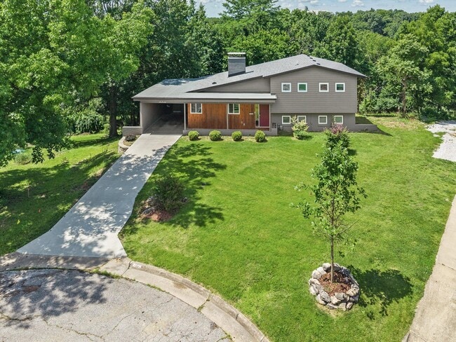 Foto del edificio - 2002 Valleyview Rd