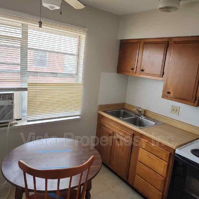 Foto del edificio - 902 Sinclair St