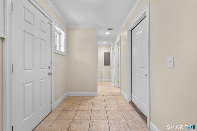 Foto del edificio - 32 Crows Nest Ln