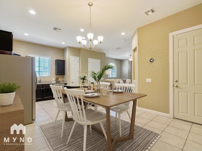 Building Photo - 1367 S Country Club Dr