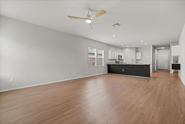 Foto del edificio - Charming 4-Bedroom Home in Elmendorf!