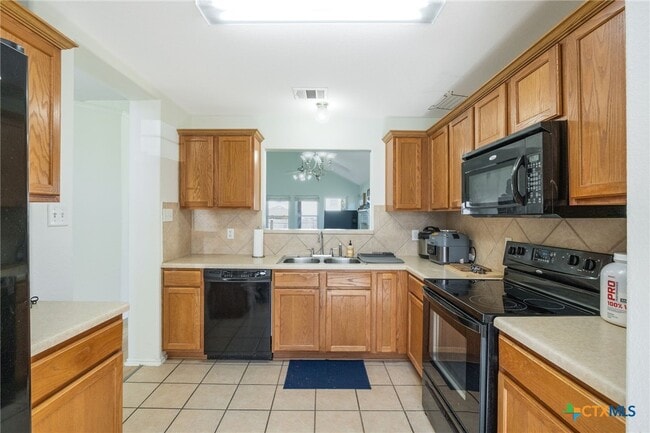 Building Photo - 4407 Golden Gate Dr