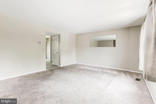 Building Photo - 1303 Oak View Dr