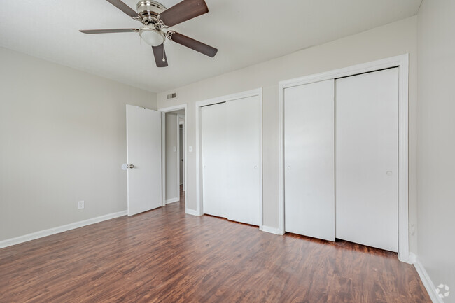 2BR, 2BA - 1000SF - Azul Door Apartments