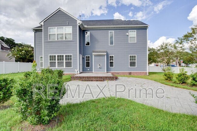 Building Photo - 813 Evelyn Way