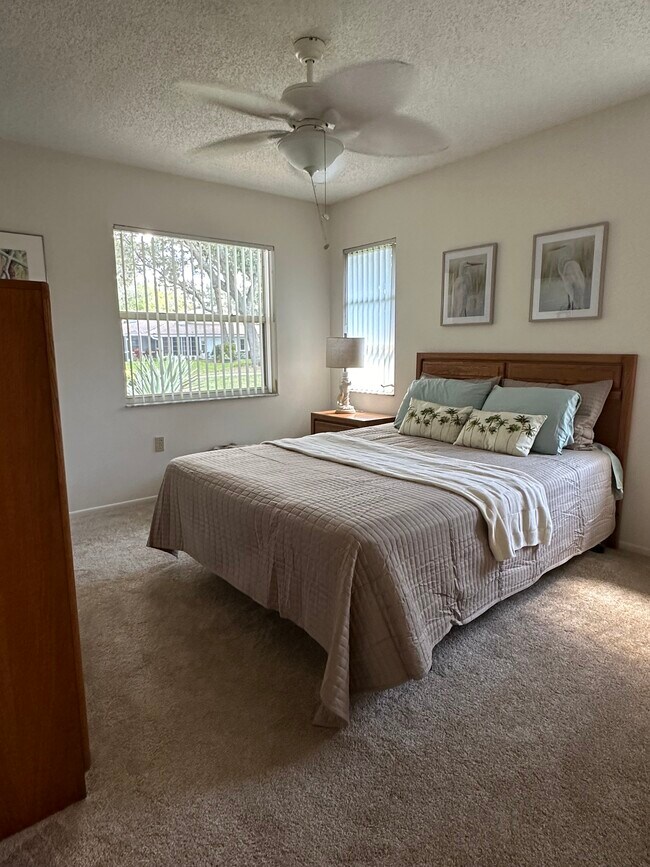 Building Photo - 5639 Garden Lakes Palm