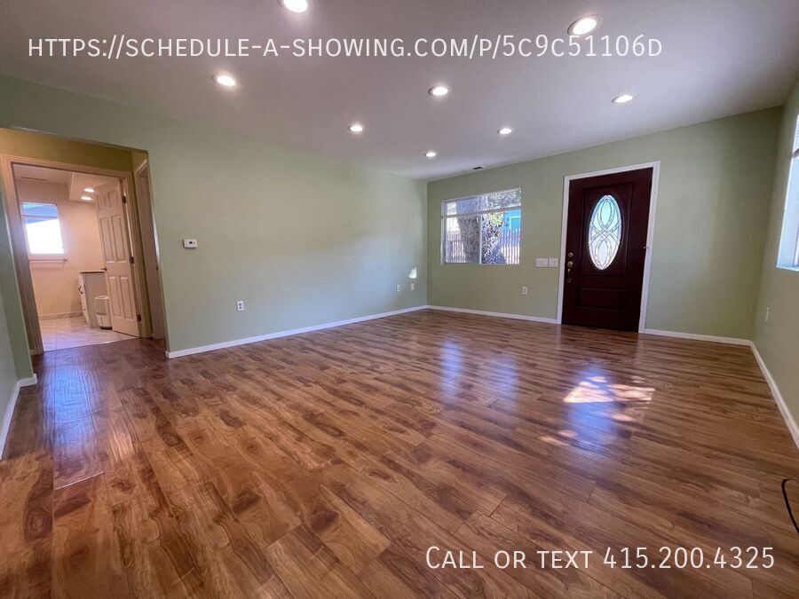 Foto principal - Beautiful 3 Bedroom Home in Monterey Avail...