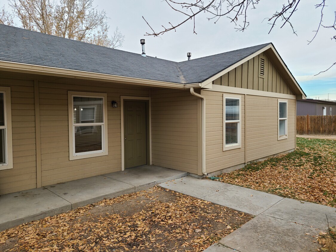 Primary Photo - 205 S Dewey Ave