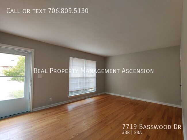 Building Photo - Perfect Home in Chattanooga!