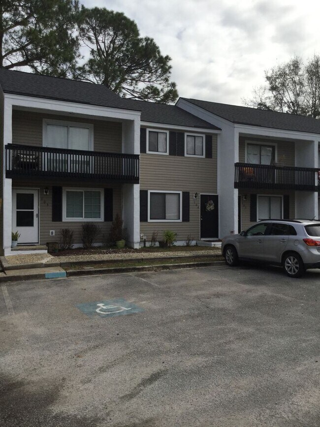 Foto del edificio - Townhouse Close to Summerville High School