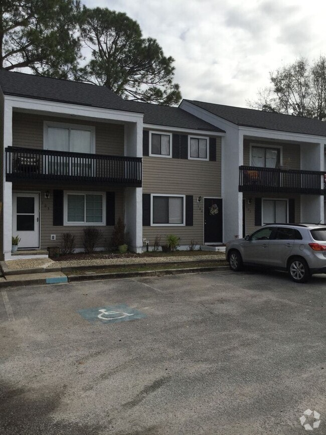 Building Photo - 401 Golf Rd