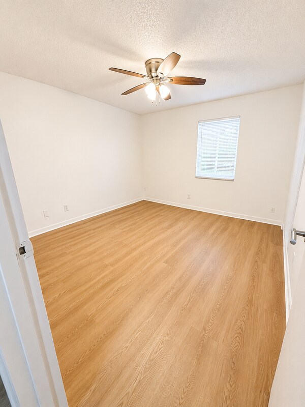Foto del edificio - 6519 W Newberry Rd