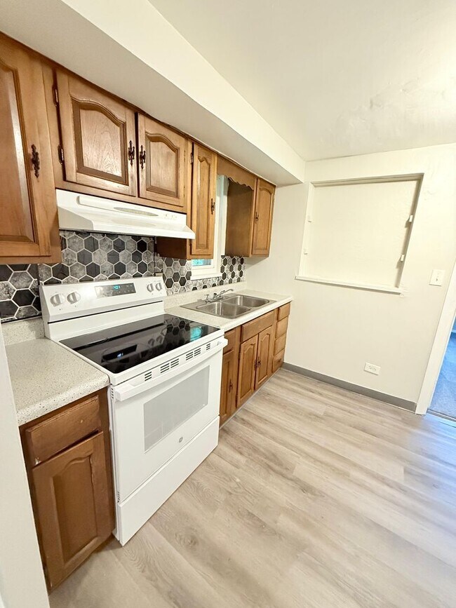Foto del edificio - Freshly Painted 3BD/1.5BA Single Family Ho...