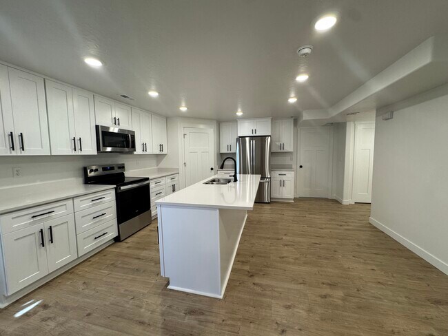 Foto del edificio - 3361 W Pond Dr