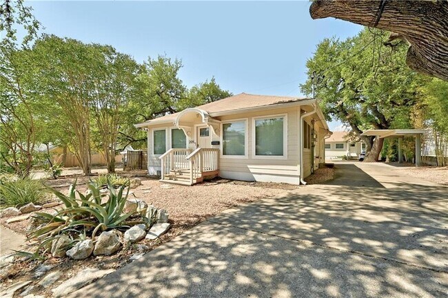 Foto del edificio - 209 E Live Oak St