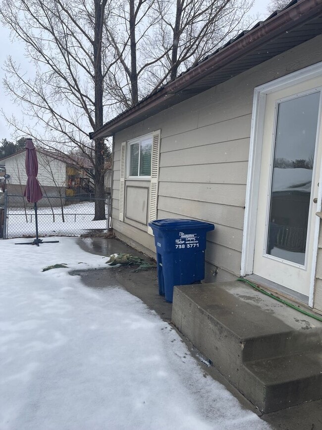 Building Photo - Duplex