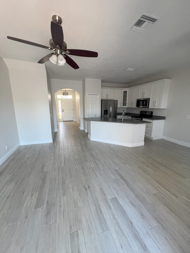 Foto del edificio - 563 Shoreham Ct NE