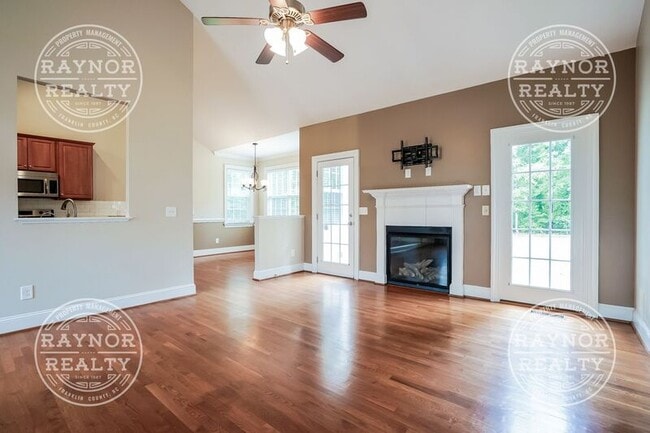 Building Photo - 90 Glen Oaks Dr