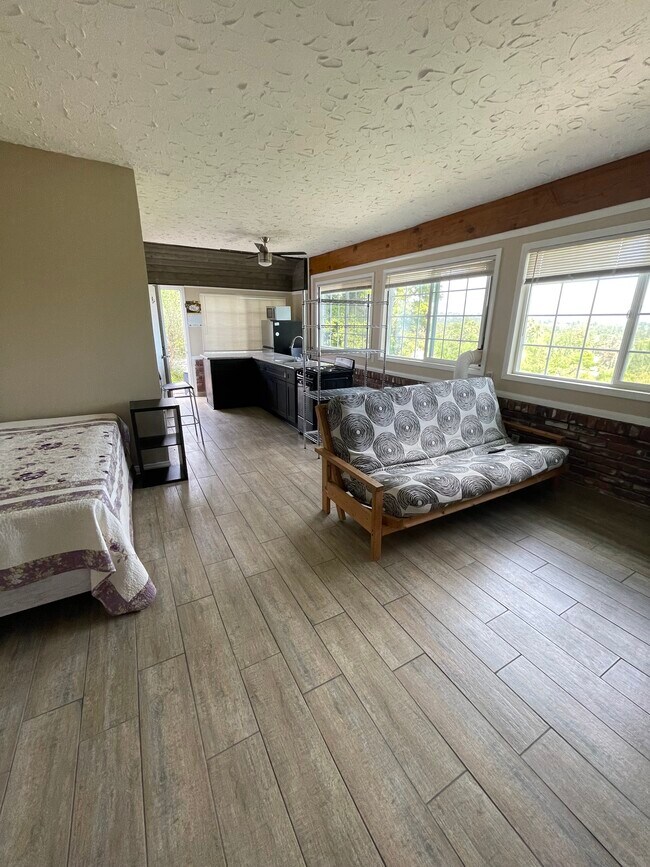 Building Photo - 19122 Clymer St