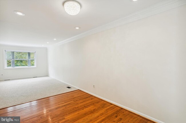Building Photo - 510 Retford Dr
