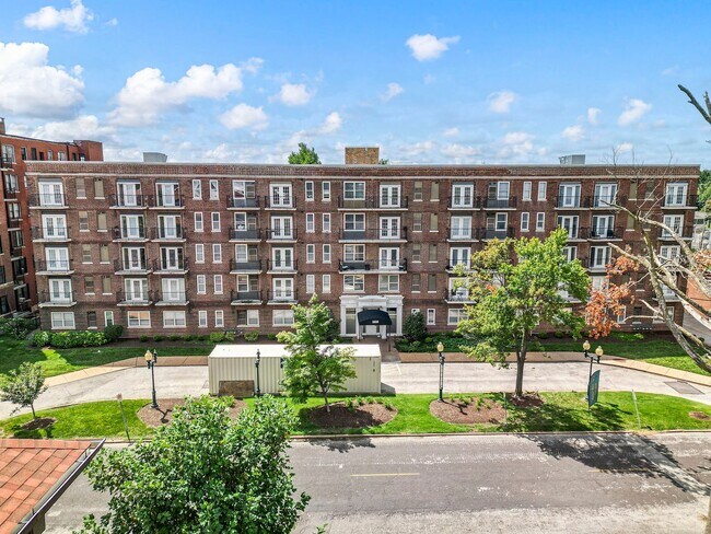 Building Photo - 5630 Pershing Ave