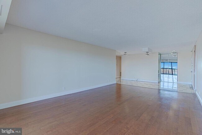 Foto del edificio - 8380 Greensboro Dr