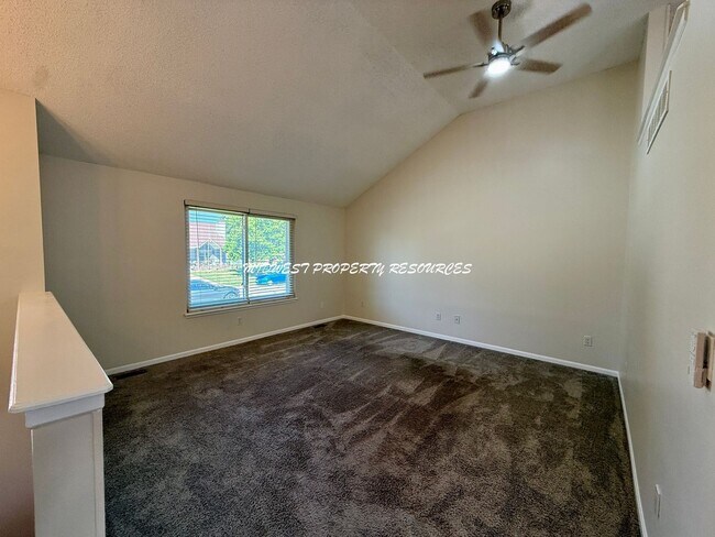 Building Photo - 719 S Park Dr