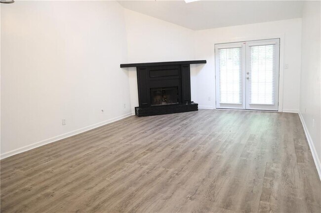 Foto del edificio - 5143 Farm Pl Dr NE