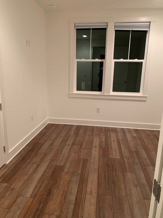 Building Photo - 16 W Claycin Cv