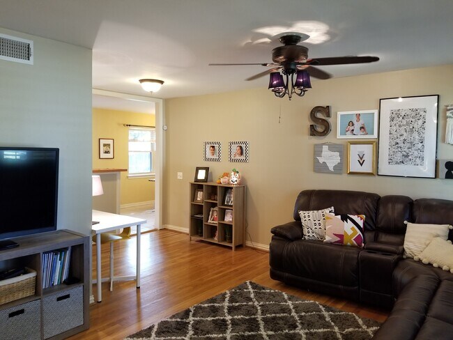 Building Photo - 10454 Lanshire Dr