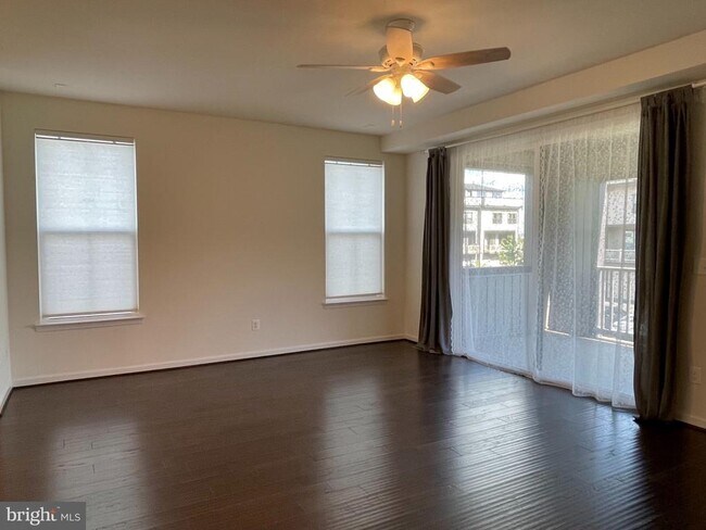 Building Photo - 43373 Southland St