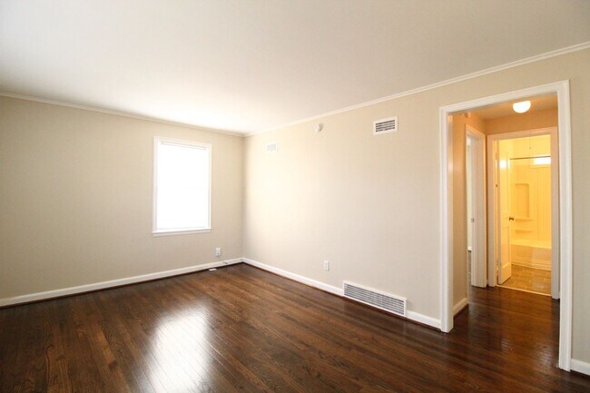 Building Photo - February FREE On This 1 Bedroom 1 Bath Duplex in Navy Hill Area in Olathe
