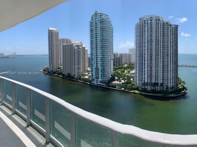 Foto del edificio - 300 S Biscayne Blvd