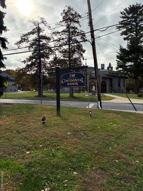 Foto del edificio - 240 S Broadway