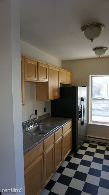 Primary Photo - 121 Highland St