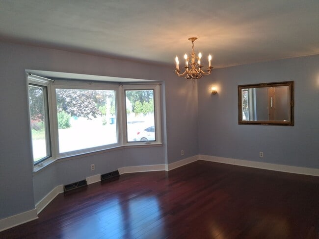 Building Photo - 210 Elm St