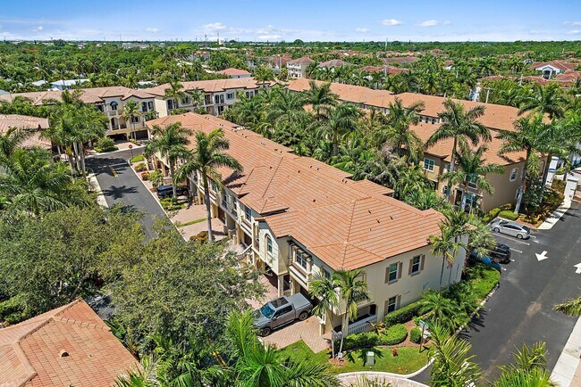 Building Photo - 3140 Waterside Cir