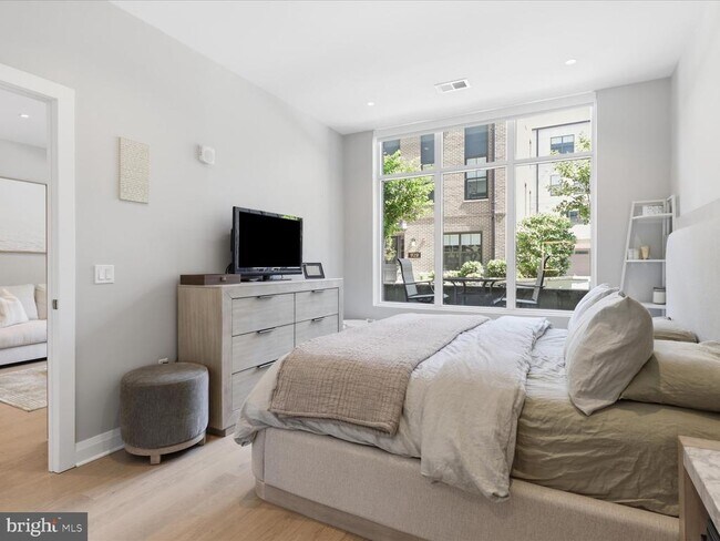 Foto del edificio - 925 N Fairfax St