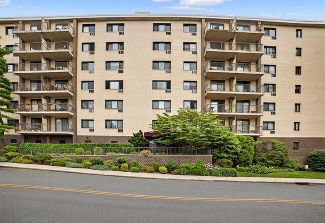 Building Photo - 108 Sagamore Rd