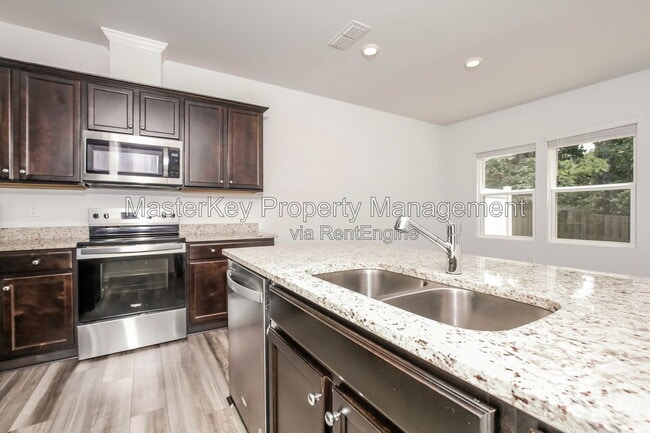 Building Photo - 804 McKenzie Pk Ter