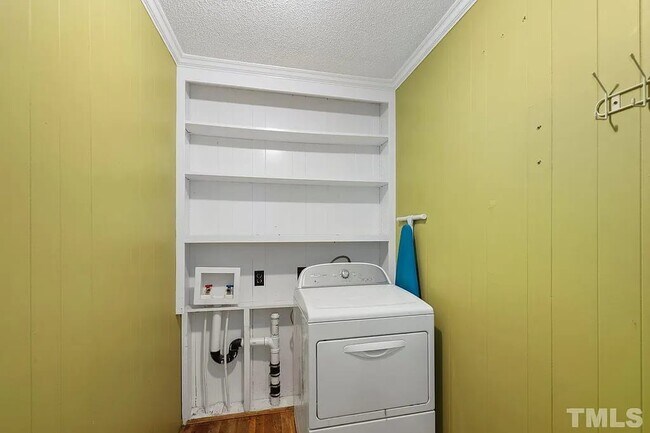 Building Photo - 608 Delany Dr