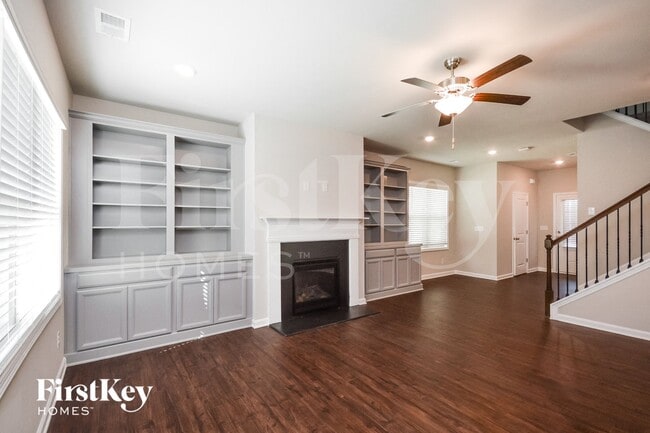 Building Photo - 3644 Moon Crest Dr