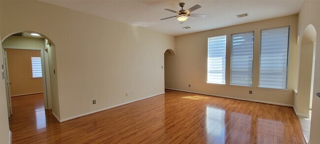 Building Photo - 16306 April Ridge Dr