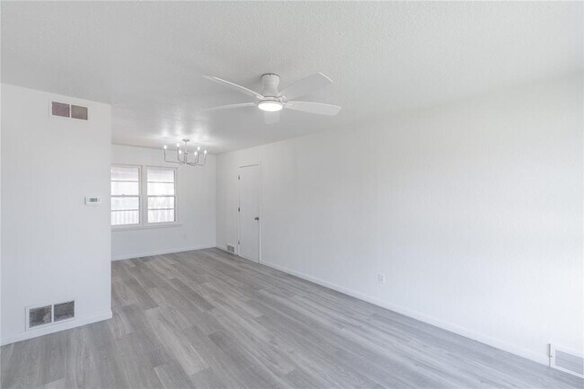 Building Photo - 2333 Eagle Dr