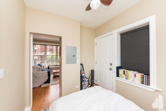 Foto del edificio - Beautiful 1 Bedroom Condo in Lincoln Park!