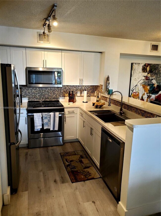 Foto del edificio - 4320 NW 107th Ave