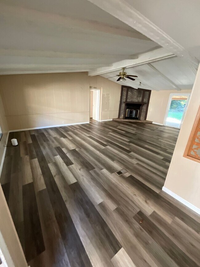 Building Photo - 6841 Klug Pines Rd