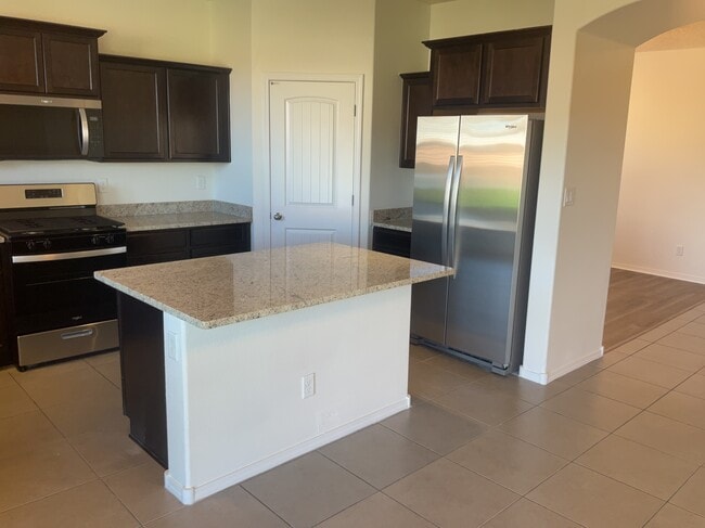 Foto del edificio - 904 Crown Ct NE